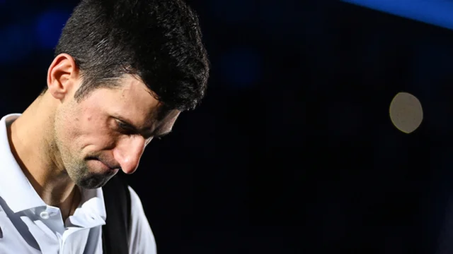 Caso Djokovic, il tennista è tornato in Serbia: le prime immagini dall’aeroporto di Belgrado