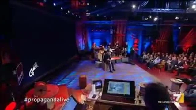 Propaganda Live - Il cortometraggio di Gipi - Tizio nella buca