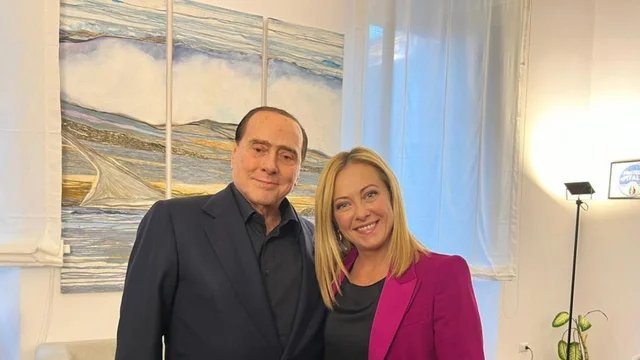 "Meloni mi ha riso in faccia", Berlusconi contro la leader di Fratelli d'Italia