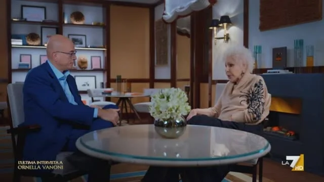Ornella Vanoni, il ricordo della guerra nell’ultima intervista: “Ho l’immagine di Milano che bruciava”
