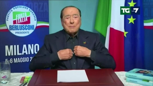 Torna a parlare Silvio Berlusconi: "Per la prima volta, dopo un mese, con camicia e giacca"