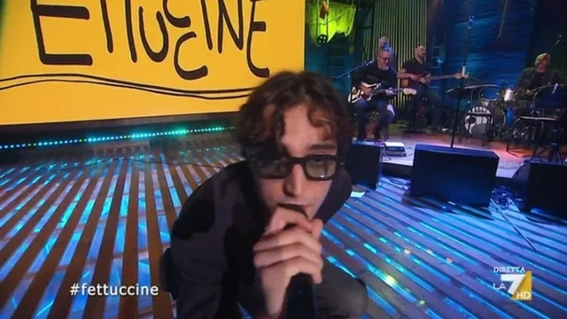 Fettuccine a Propaganda Live con la sua "Sunny"