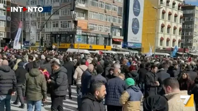 Turchia, proteste di massa dopo l’arresto del Sindaco di Istanbul Ekrem İmamoglu