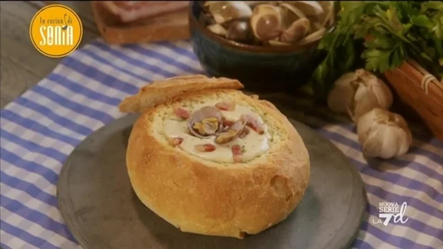 Zuppa di vongole nella pagnotta