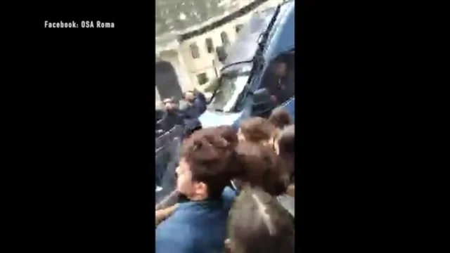 Roma, la polizia carica gli studenti al Liceo Ripetta