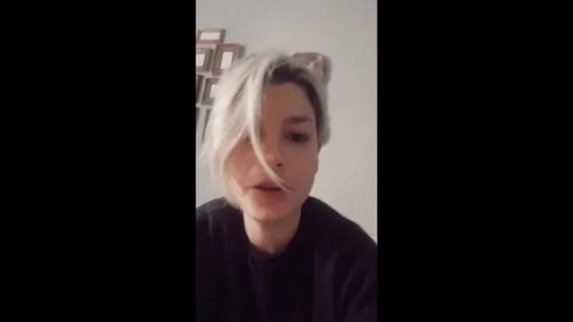Emma risponde al body shaming: "Non ascoltate certi commenti, siate orgogliose del vostro corpo e mostratelo per quello che è"
