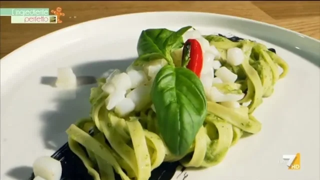 Fettuccine con salsa al basilico