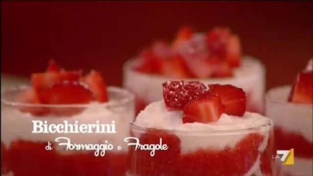 Coppette di Formaggio e Fragole