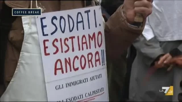 Poveri - La copertina di venerdì 28 novembre
