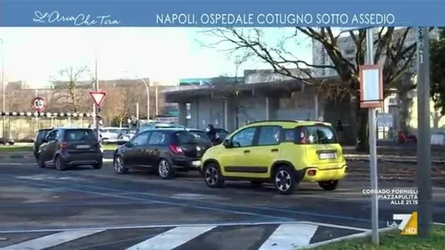 Tamponi e burocrazia, Milano torna nel caos