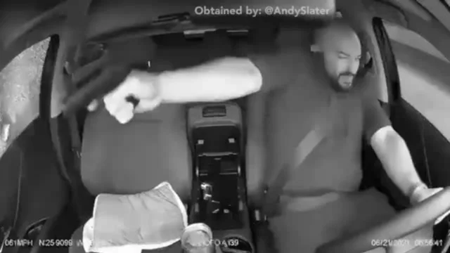 Miami, conducente spara contro un’altra auto: il video shock ripreso dall’abitacolo