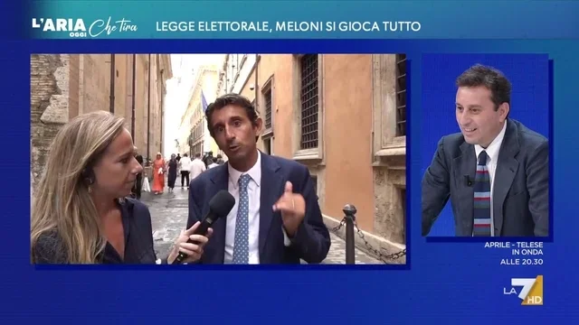 Giovanni Donzelli s'infuria con David Parenzo e gli inviati di La7: "Siete scorretti! Non ho detto che non voglio parlare con voi"
