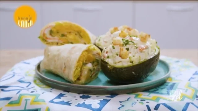 Insalata di mare in avocado e wrap