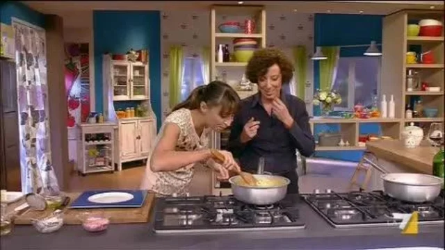 Alessandra Faiella prepara il Risotto alla Milanese
