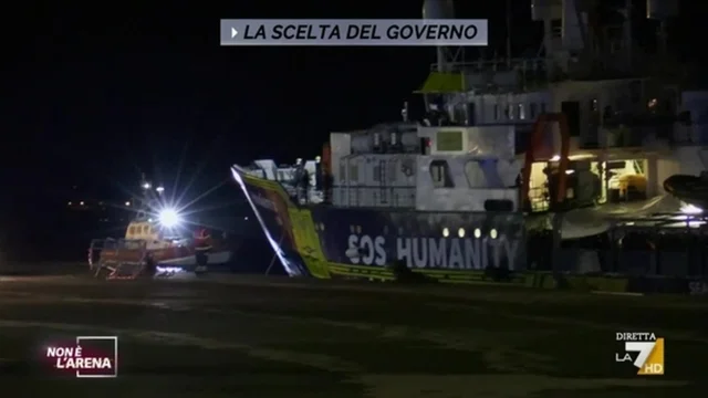 Le immagini dell'arrivo di Humanity a Catania e dello sbarco dei migranti.