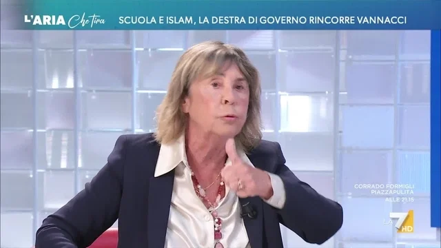 Scontro tra Federico Mollicone e Mirella Serri: "È d'accordo col burqa?", "Ma sta scherzando? Pensi a quello che dice lei!"