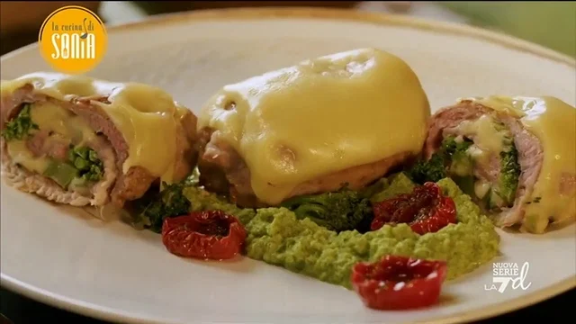 Involtini di carne con prosciutto crudo, formaggio e broccolini