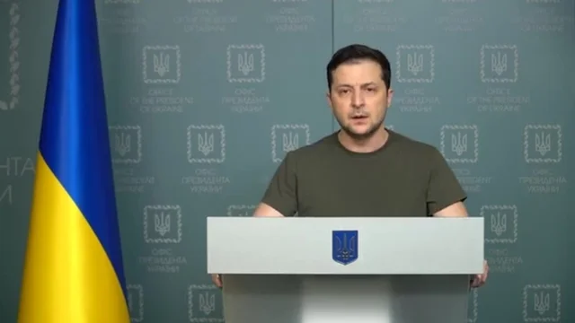 Ucraina, Zelensky apre ai colloqui con la Russia: "Ma non in Bielorussia"