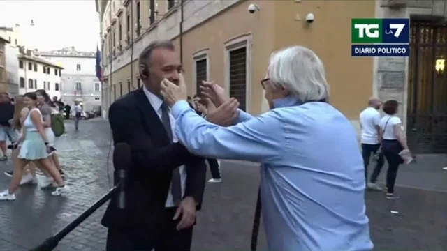 "Momento commovente", Mentana commenta così l'irruzione di Sgarbi in diretta