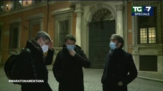 Siparietto tra Renzi e Celata: "Direttore, lo sta uccidendo quest'uomo"