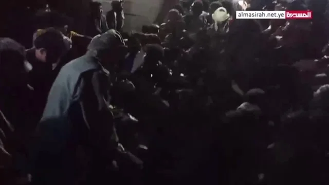 Tragedia in Yemen, almeno 78 persone morte nella calca: le drammatiche immagini