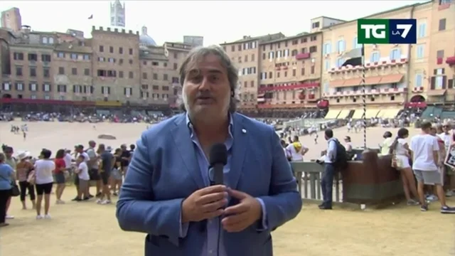 Pierluigi Pardo in diretta da Siena: "Ci sono 3 contrade favorite, sarà una giornata straordinaria"