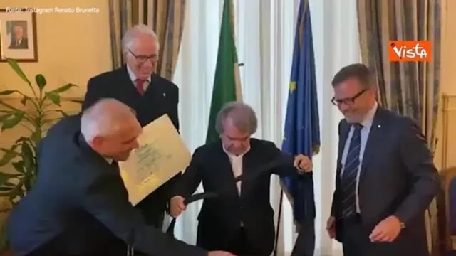 Renato Brunetta cintura nera di judo: la consegna del Presidente Malagò