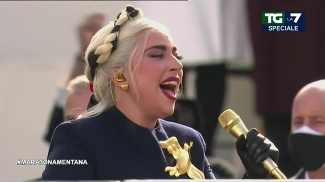 Usa, Lady Gaga canta l'inno americano