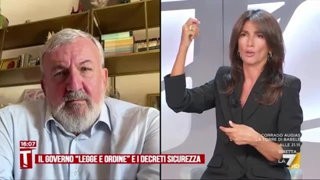 Destra e immigrazione, Emiliano: "I migranti non sono al centro dei problemi degli italiani"