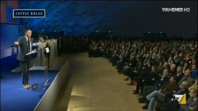 Renzi a Grillo: sei un buffone?