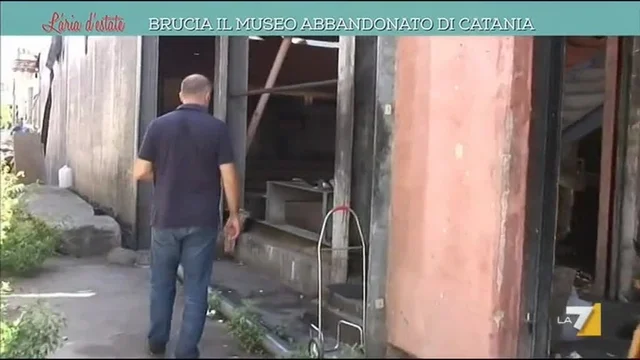 Brucia il museo abbandonato di Catania