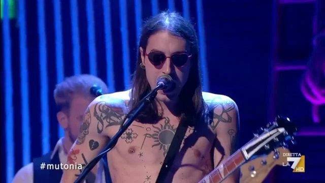 I Mutonia a Propaganda Live: "Rebel"