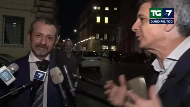 Celata intervista il Deputato di Fratelli d'Italia... ma il programma è in pubblicità: "Lei mi prende in giro"