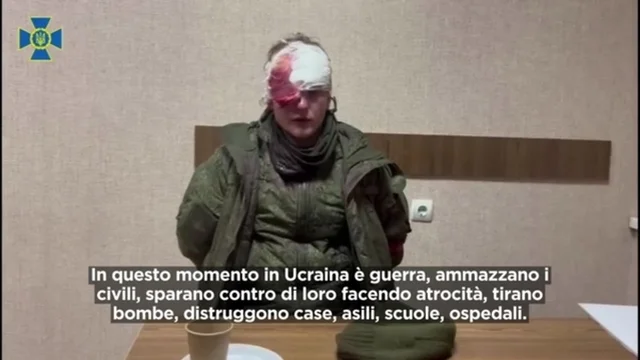 Ucraina, soldato russo catturato confessa: “I militari tirano bombe e distruggono asili, scuole e ospedali”