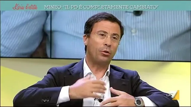 Bocchino: tra poco avremo il nuovo inno del PD 'per fortuna che Renzi c'è'