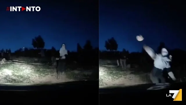 Israele, il video dell’aggressione al regista premio Oscar Hamdan Ballal