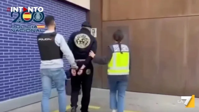 Simba La Rue arrestato in Spagna, sarà trasferito a San Vittore: le immagini dell’arresto