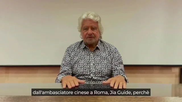 Beppe Grillo parla cinese, ma è l'intelligenza artificiale: il video virale