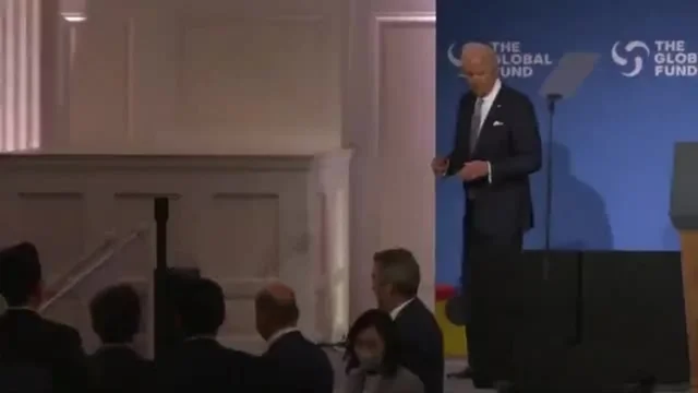 Joe Biden dopo il suo intervento al Global Fund di New York: il video è virale
