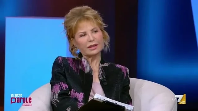 Lilli Gruber: “L’educazione sessuale dei giovani passa attraverso la pornografia online, lo trovo agghiacciante”