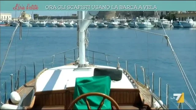 Ora gli scafisti usano la barca a vela