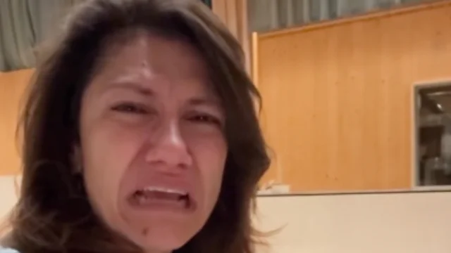 Elisa in lacrime per la Flotilla, il messaggio per Giorgia Meloni: "Portate voi gli aiuti, stanno morendo"