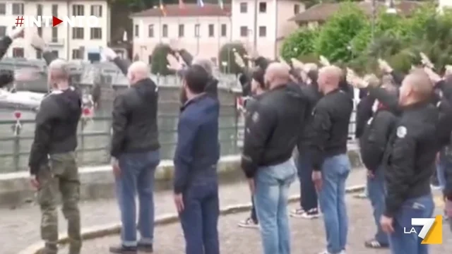 A Dongo saluti romani per Mussolini e contromanifestazione dell'Anpi
