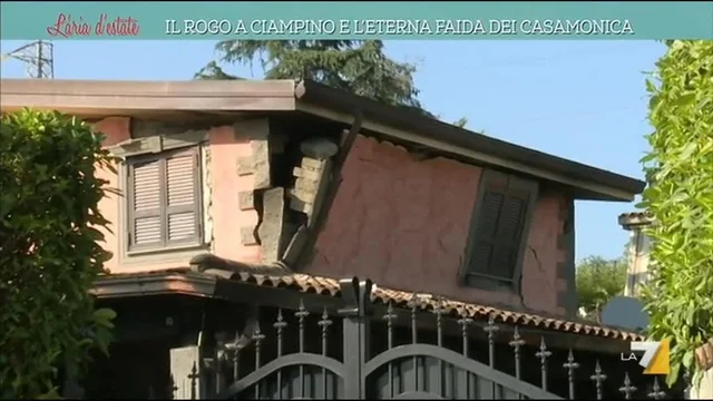 Il rogo a Ciampino e l'eterna faida dei Casamonica