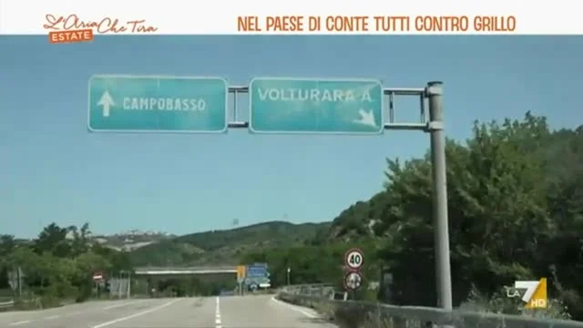 Nel paese di Conte tutti contro Grillo