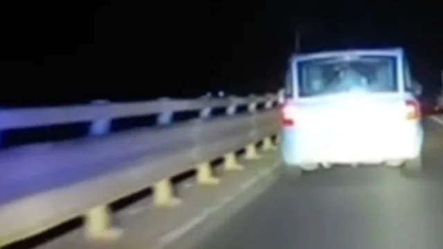 Folle inseguimento: i ladri abbandonano l'auto rubata e scappano a piedi
