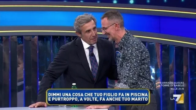 Il concorrente rivela cosa ha fatto in piscina
