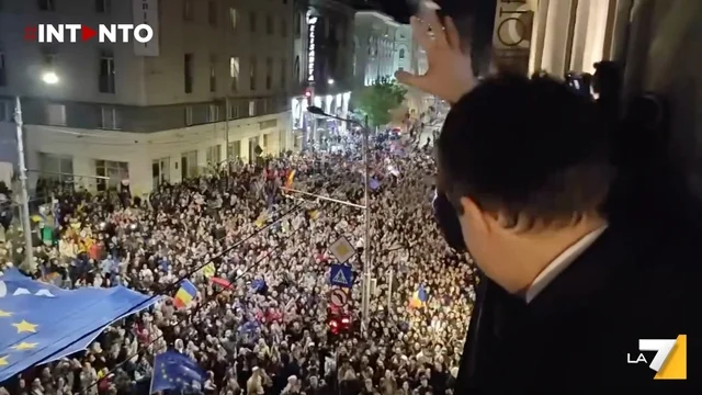 Il filo-europeo Nicușor Dan eletto presidente della Romania: migliaia in piazza per festeggiare