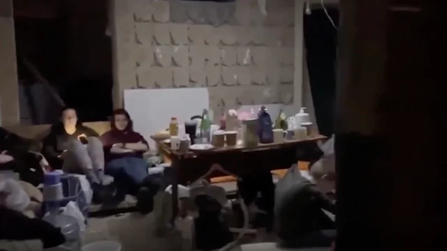 Mariupol, le immagini dei civili rifugiati nel teatro prima del bombardamento