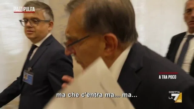 Inchiesta fondi in Sicilia, La Russa non risponde alla domanda dell'inviato di Piazzapulita: "Conosce Marianna Amato?"